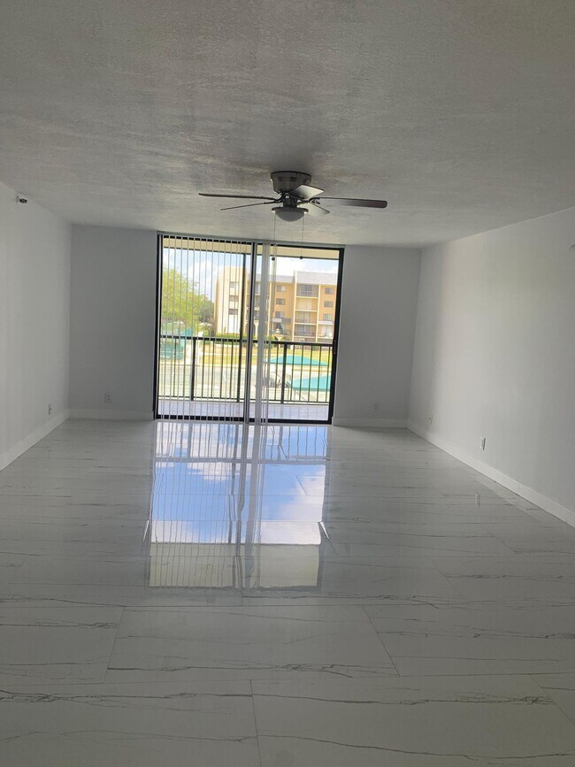 Foto del edificio - 2786 Tennis Club Dr