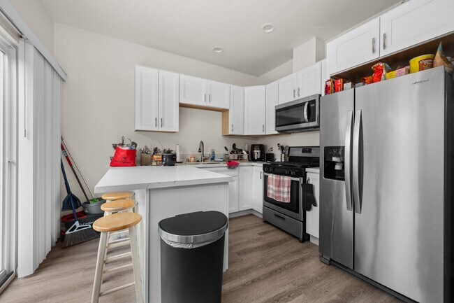 Foto del edificio - Spacious master bedroom!