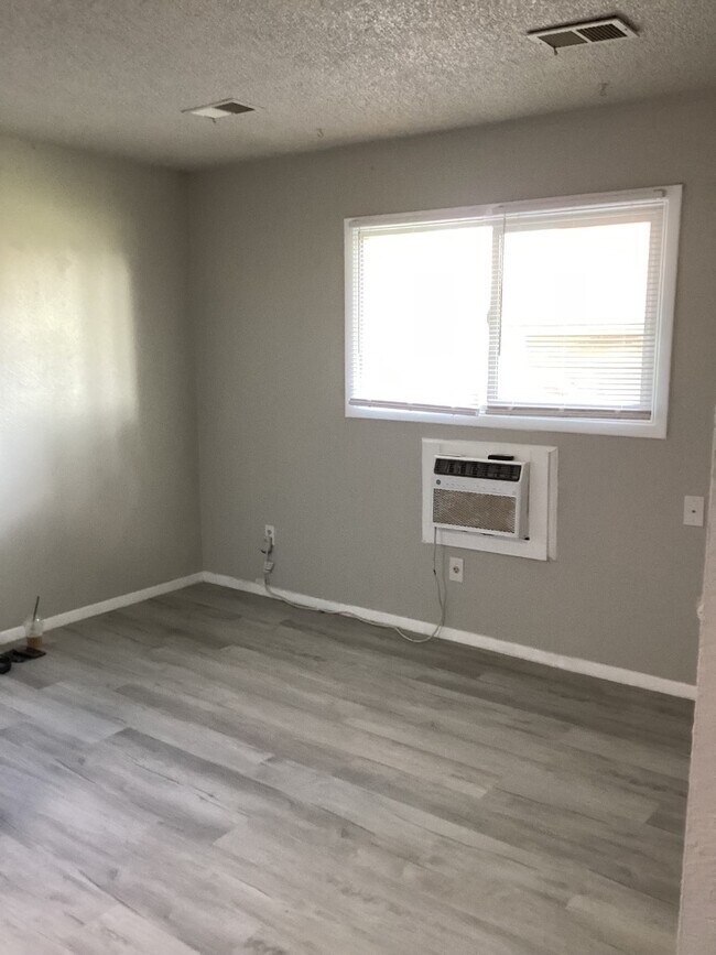 Foto del edificio - 340 Bench Blvd