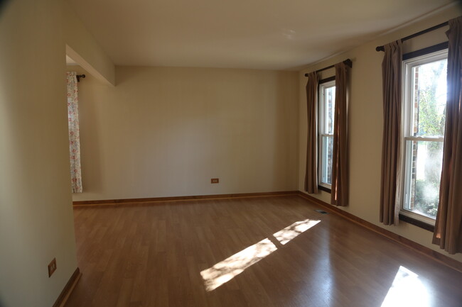 Foto del edificio - 1013 Longford Dr