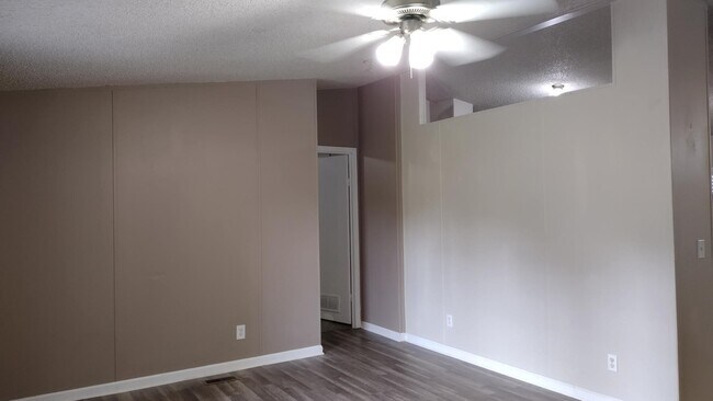 Foto del edificio - 814 Mercedes Benz Ct