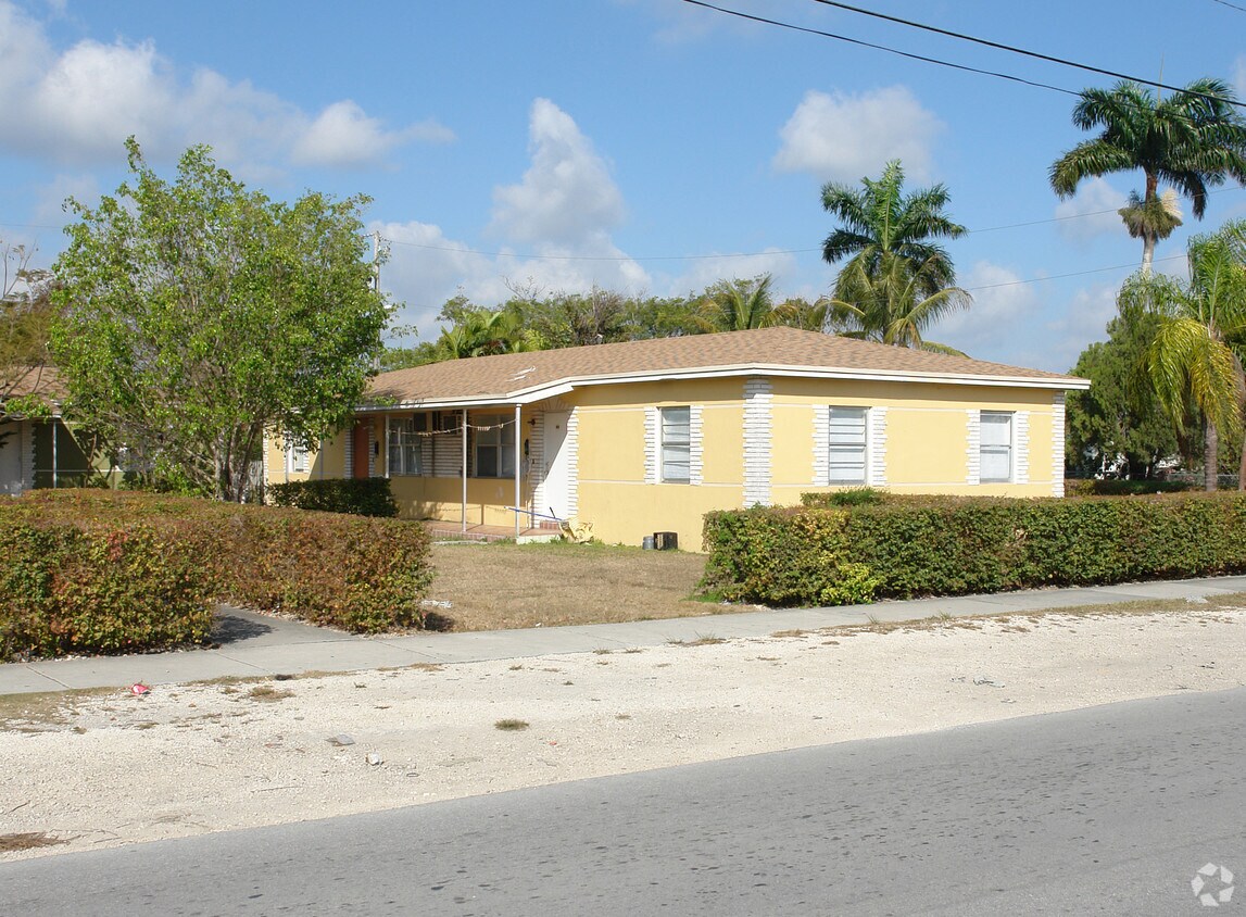Primary Photo - 868-872 NW 2nd Ave