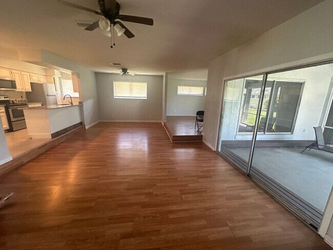 Building Photo - 3/2/2 with fenced yard located in Indian R...