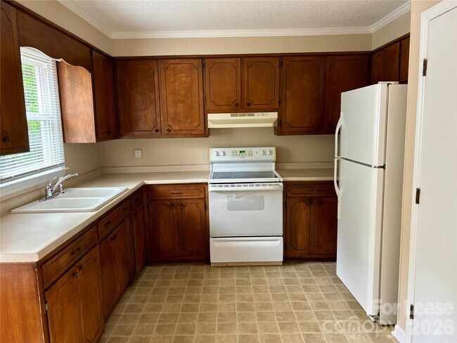 Building Photo - 1388 Roundtree Ln