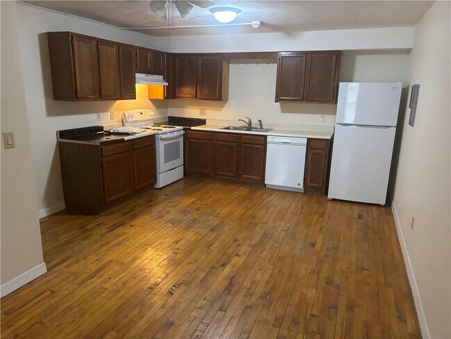Foto del edificio - 444 Woodward Rd