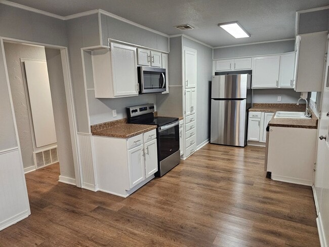 3 bed 2 bath Newly Renovated Home For Rent - 3 bed 2 bath Newly Renovated Home For Rent