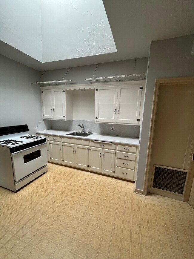 Foto del edificio - 624 N Riverfront Dr