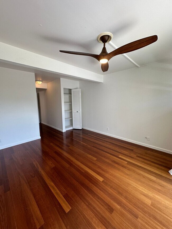 Foto del edificio - Spacious, Fully Renovated, 3 bedroom 2 bat...
