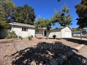 Building Photo - 719 Parkside Dr
