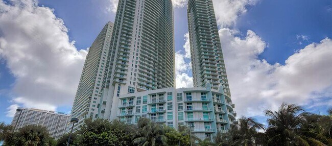 Building Photo - 1900 N Bayshore Dr