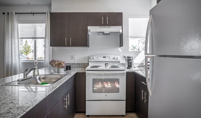 Foto del edificio - 407 W 77th St
