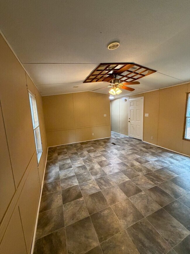 Foto del edificio - 624 Lance Ln