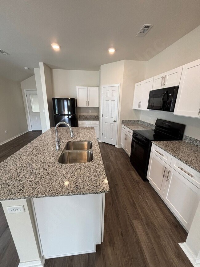 Foto del edificio - Coming September! Newer Construction 3-Bed...