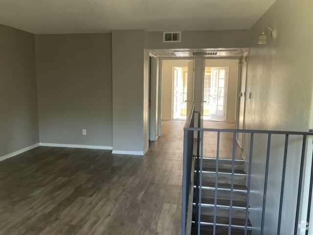 Building Photo - 1627 NFairoaks Ave