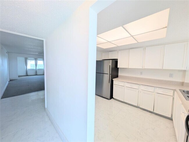 Foto del edificio - 4129 Lake Bayshore Dr