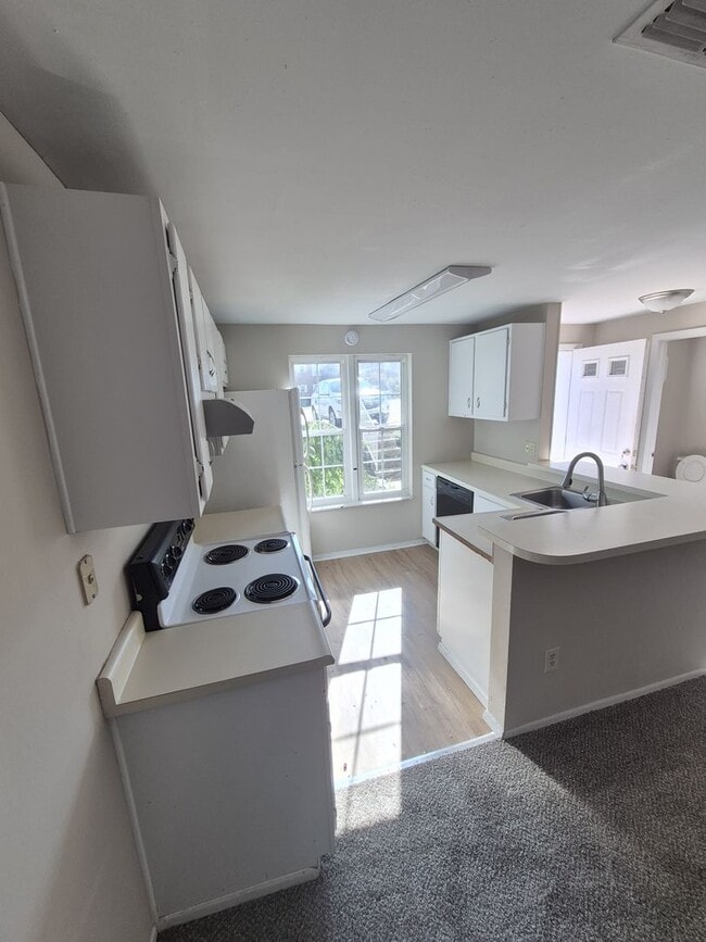 Building Photo - 705 Highland Trce