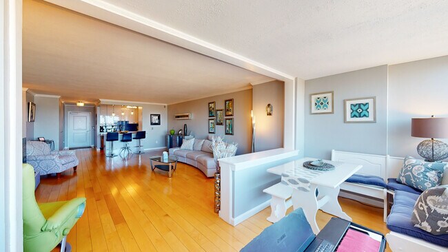 Foto del edificio - 8 Whittier Pl