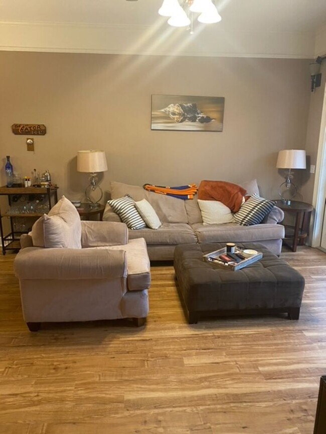 Building Photo - Jackson Square - 2 Bedroom, 2 Bathroom Condo **$400 Leasing Bonus**