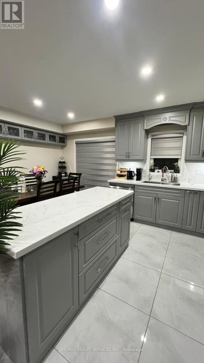 Building Photo - 526 Candlestick Cir