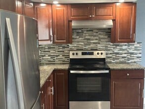 Building Photo - 4660 NW 6th Ct