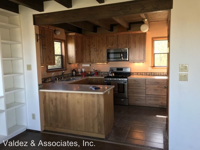 Building Photo - 2 br, 2 bath House - 712 Gonzales Road