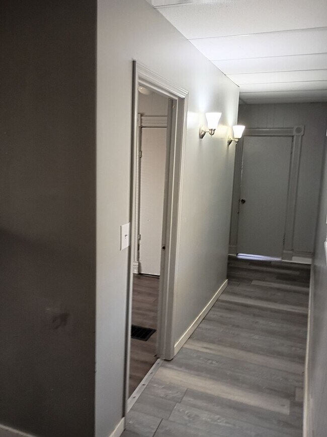 Foto del edificio - Nice 2 bed/1 bath, Central Air conditionin...