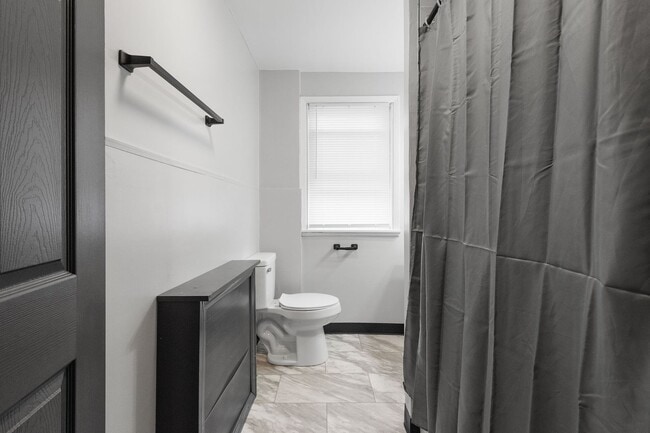 Building Photo - STUNNING 4 BEDROOM IN SHERADEN! SPACIOUS R...