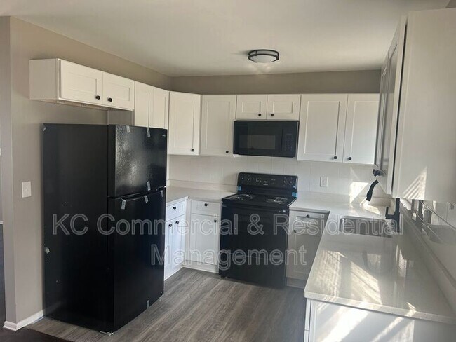 Building Photo - 309 Manor Ln