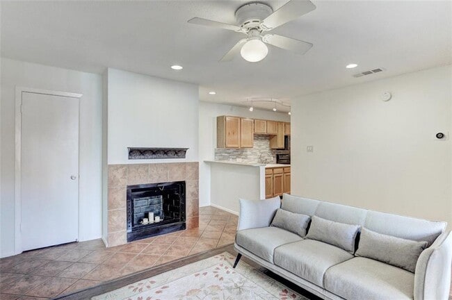 Building Photo - 3115 Helms St
