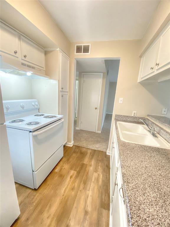 Foto del edificio - 321 E Cedar St