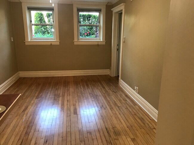 Foto del edificio - 1449 N Bell Ave