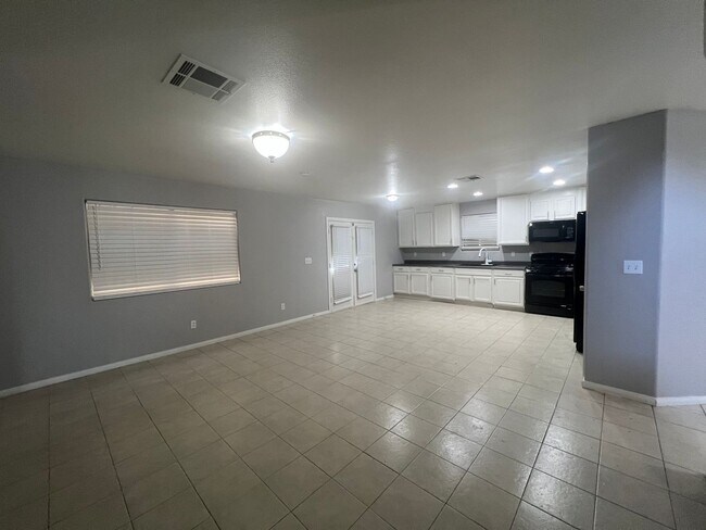 Foto del edificio - Beautiful 4-bedroom house.