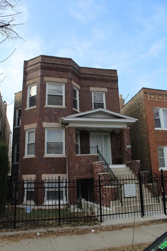 Primary Photo - 1002 N Drake Ave