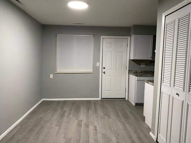 SMALL DINING AREA TO BACK DOOR - 4017 Tappan Dr