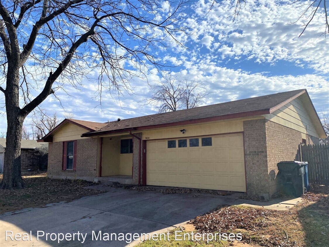 Primary Photo - 3 br, 2 bath House - 9624 NE 4th St