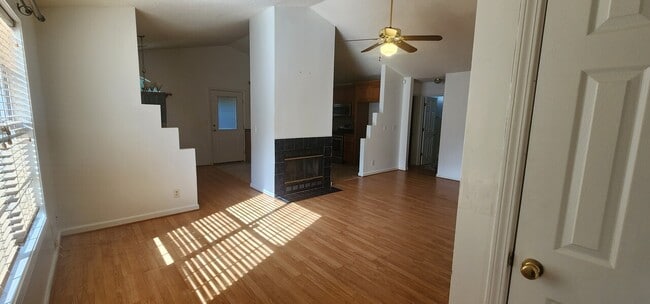 Building Photo - 4003 Nisbet