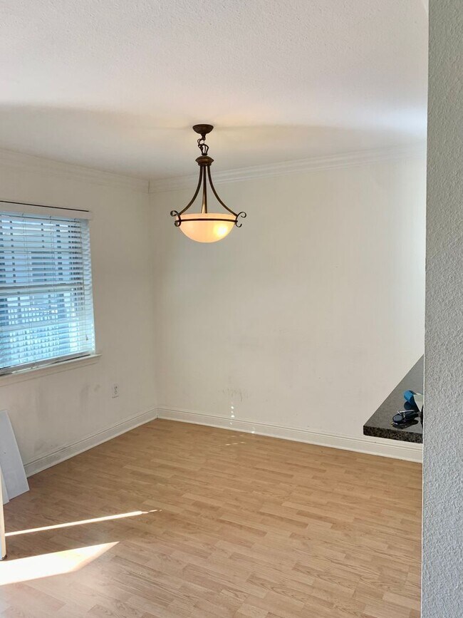 Foto del edificio - Move in ready for fall semester... free rent!