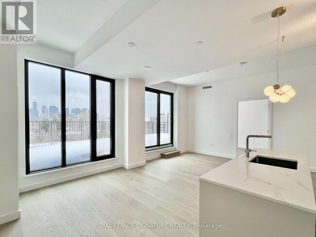 Photo du bâtiment - 1720 Bayview Ave