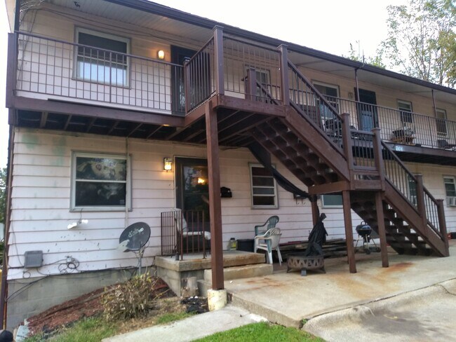Building Photo - 1503 Hobart Ave