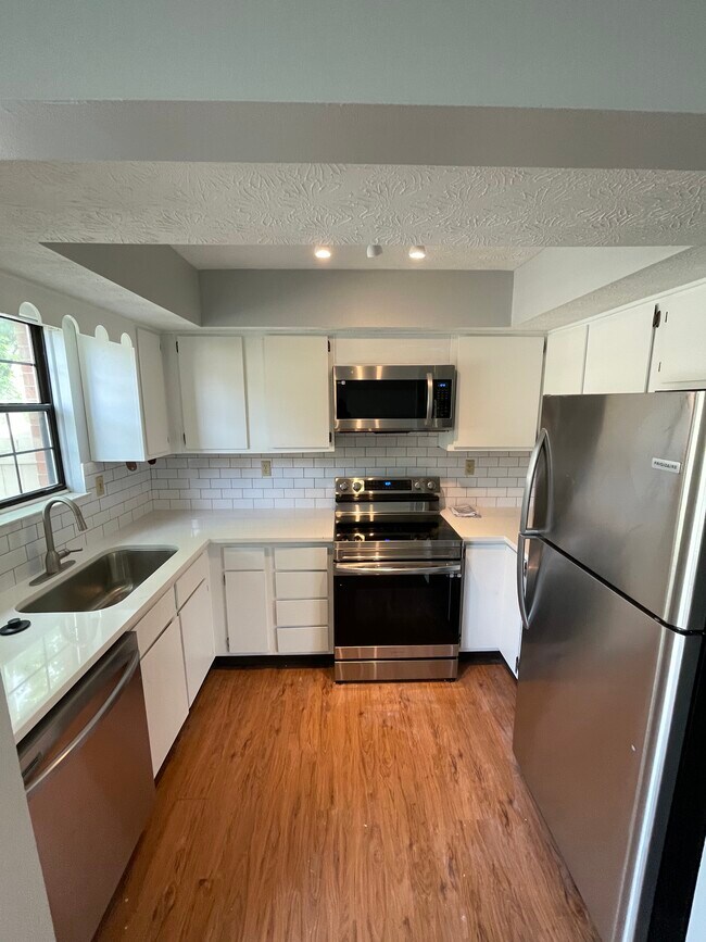 Building Photo - 6451 Brookedge Ct