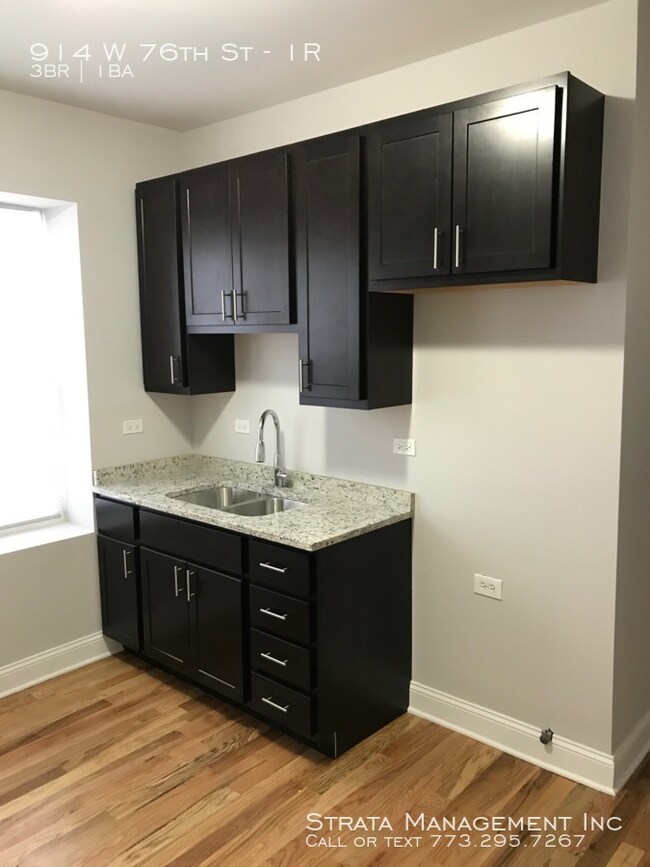 Building Photo - 914 W 76th St