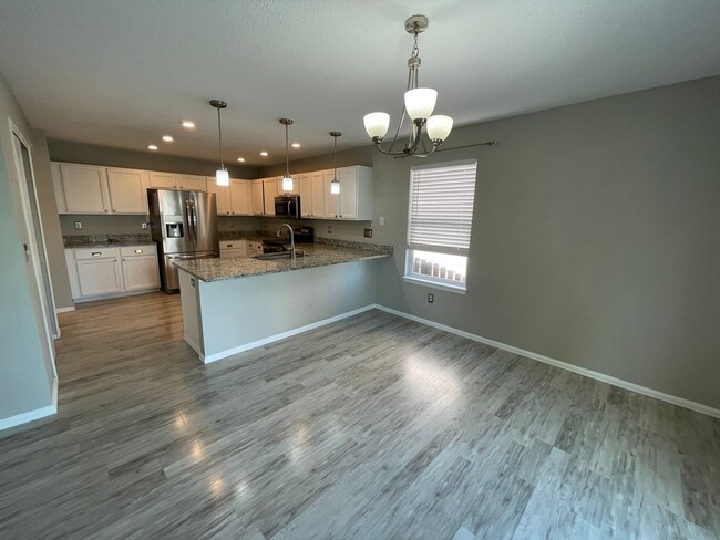 Foto del edificio - Updated 4 Bedroom Home In Stetson Hills!