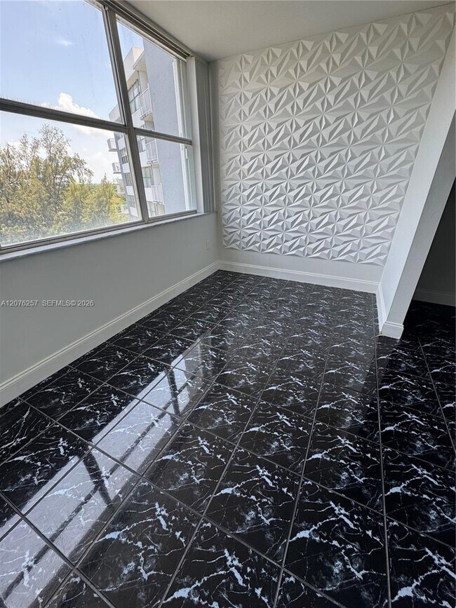 Foto del edificio - 1300 NE Miami Gardens Dr