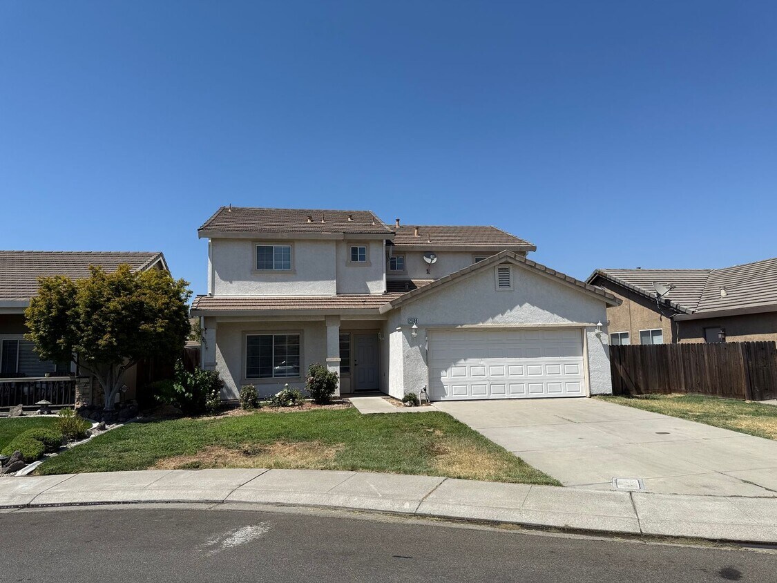 Foto principal - 4-bedroom two story home in Sylvan School ...