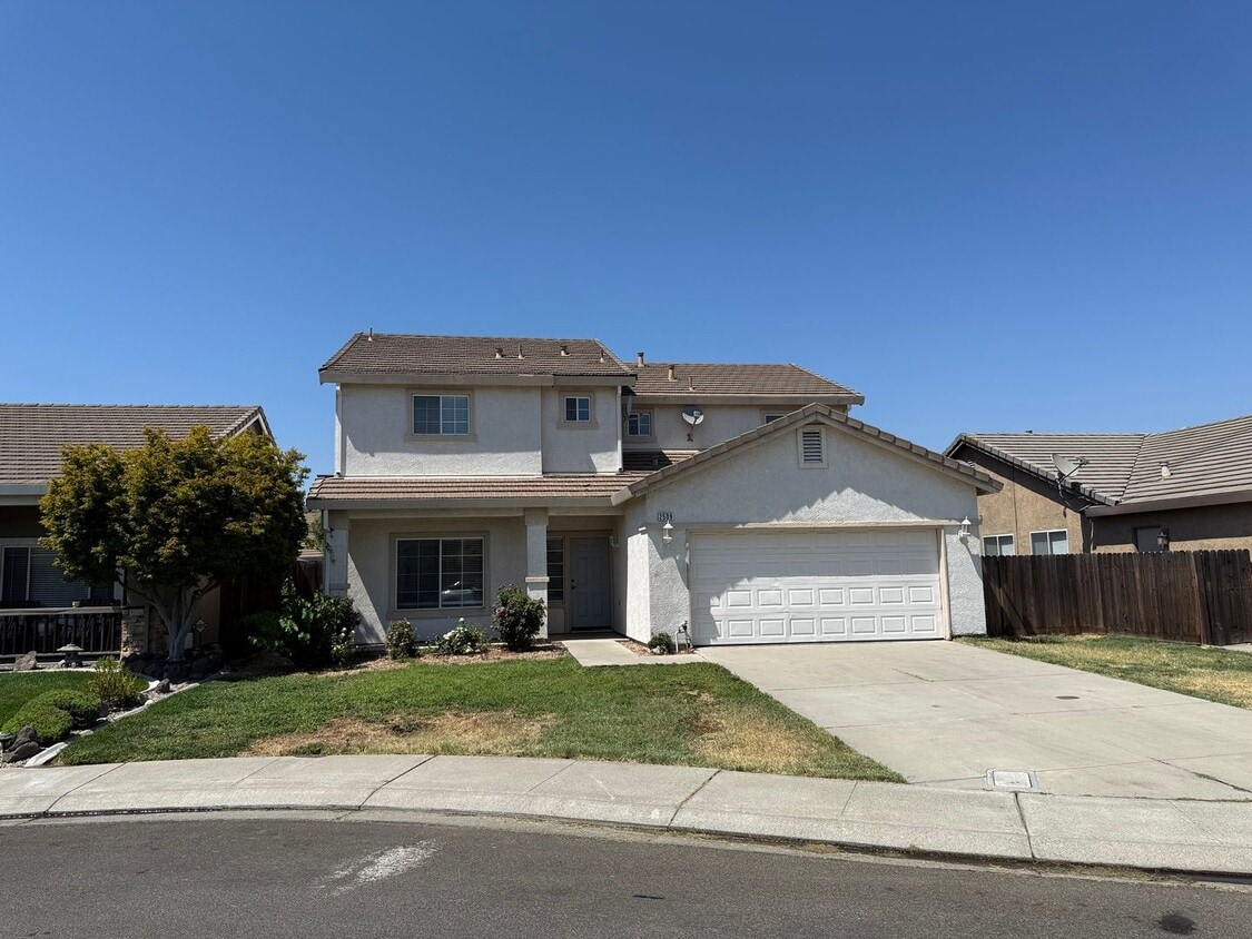 Primary Photo - 4-bedroom two story home in Sylvan School ...