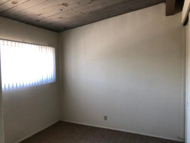 Building Photo - 4051 La Rica Ave