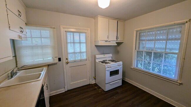 Building Photo - 132 W Wareingwood Dr