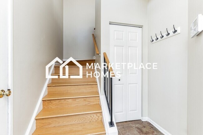Foto del edificio - 240 Camel Bend Ct