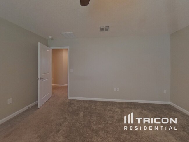 Building Photo - 33560 Sky Blossom Circle Leesburg FL