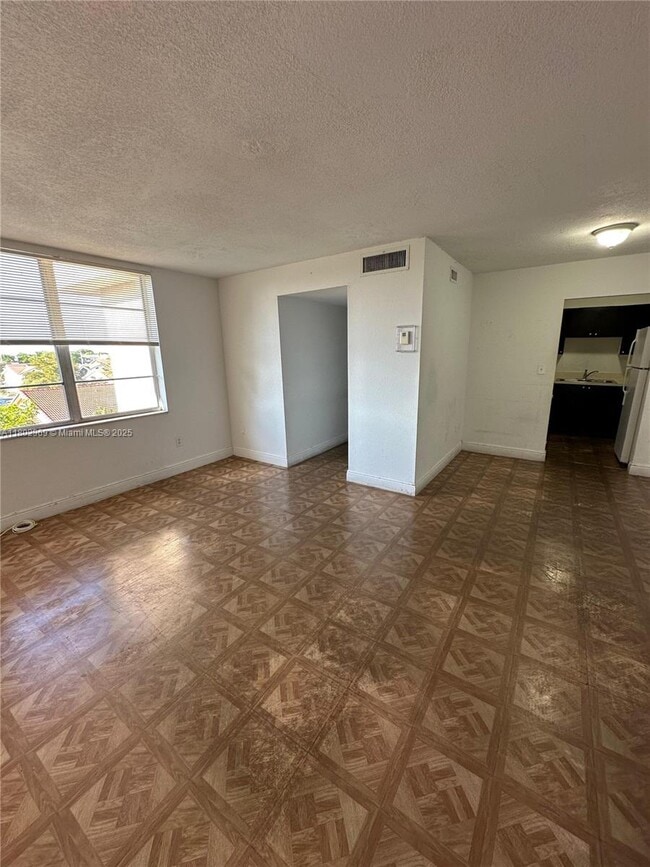 Building Photo - 1825 W 56th St